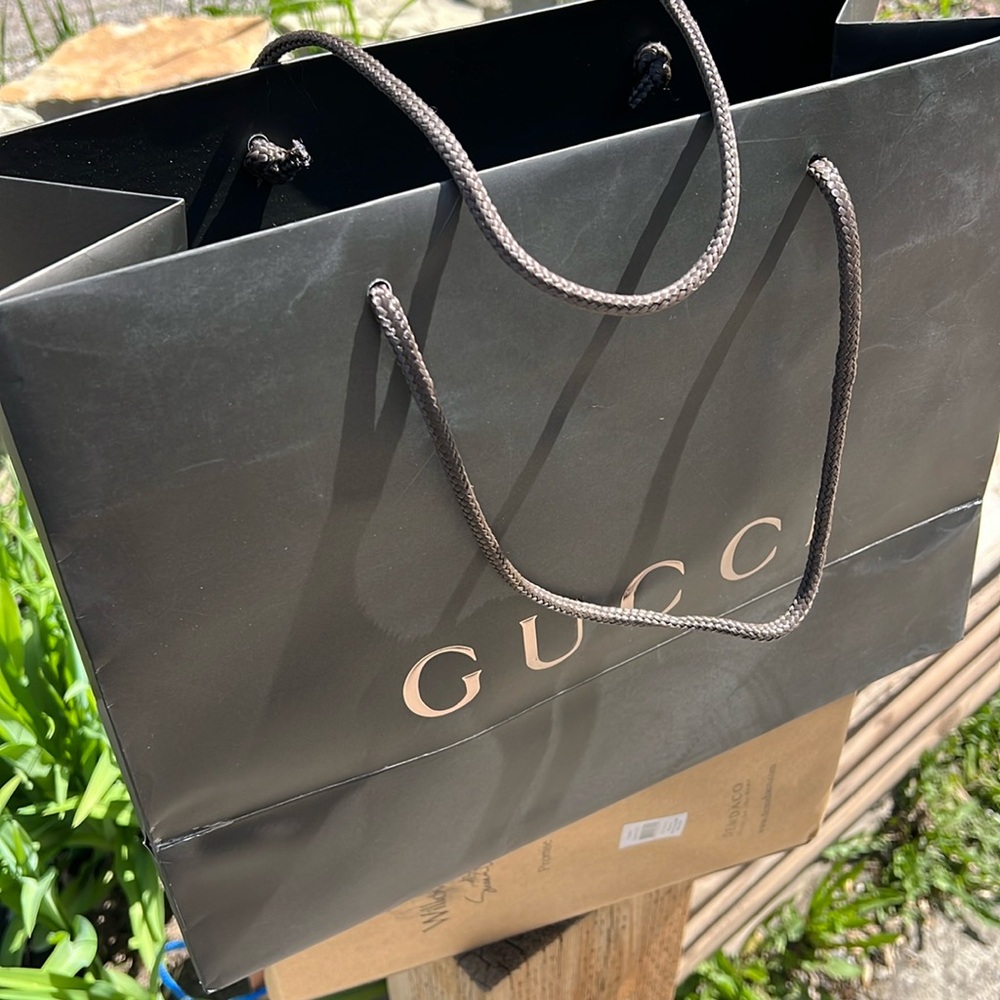 Gucci Gift Bag accessories packaging with envelope pouch gift bag inside